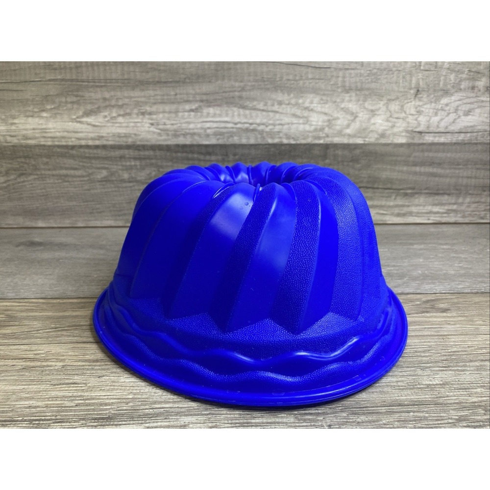 Blue Silicone Bundt Pan Fluted Swirl Cake Mold‎ 9 Inch Non-Stick Cobalt Bakeware